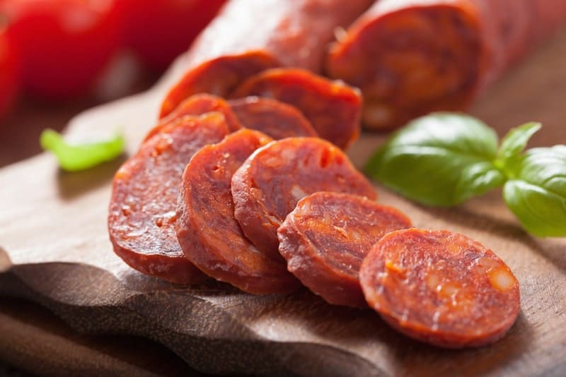 chorizo and chorizo slices on cutting board