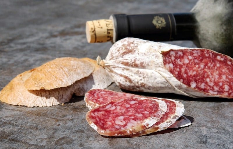  woraus besteht Salami