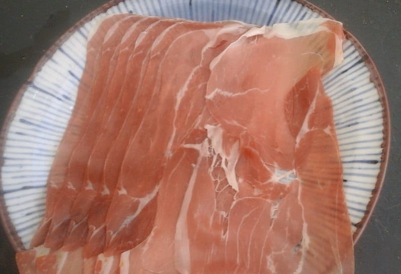 prosciutto smells like ammonia