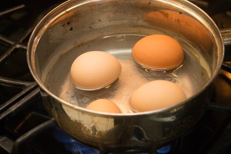 boiled eggs from cold water