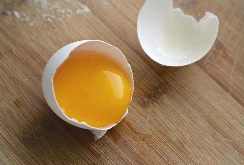 can you eat raw egg yolk