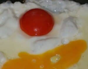 egg yolk is red